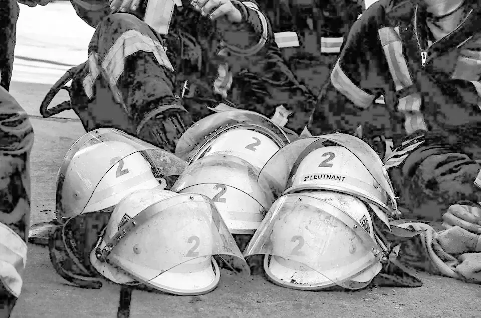 Casco tradicional de la Deutsche FeuerwehrKompagnie